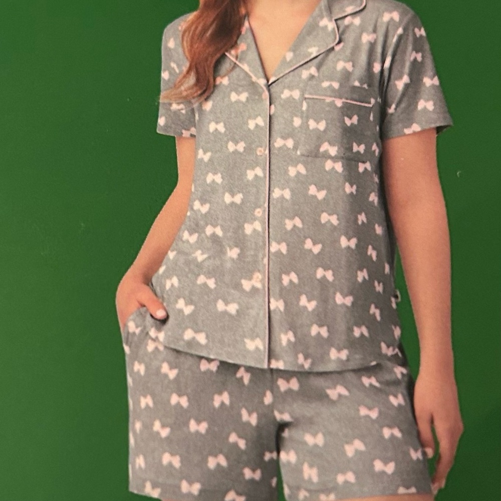 Kate Spade Gray Shorts Pajama Set with Pink Bow Design